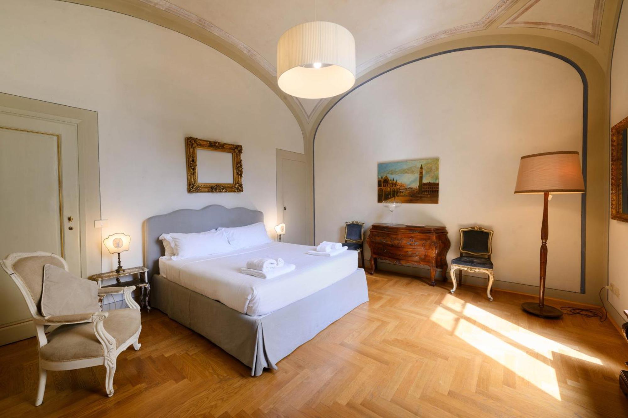 La Casa Degli Specchi *